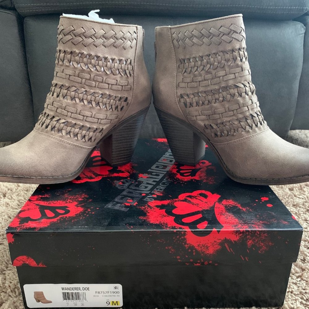 Fergie Wanderer Doe ankle boots